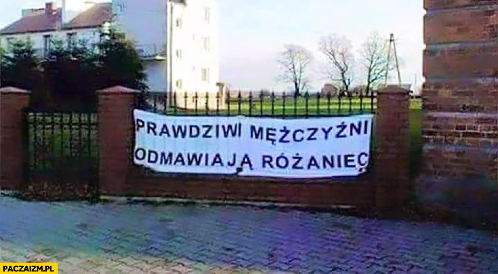 Odmawiają różaniec
