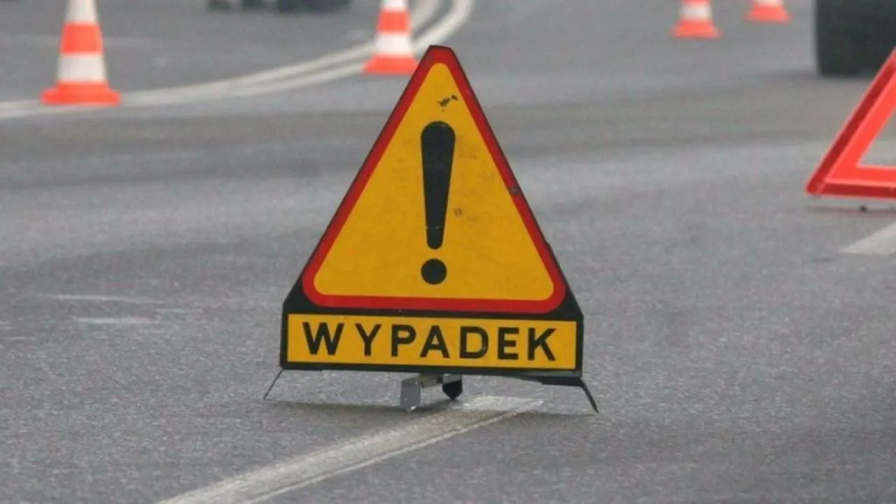 Wjechal autem na przejazd kolejowy. Nie żyją dwie osoby