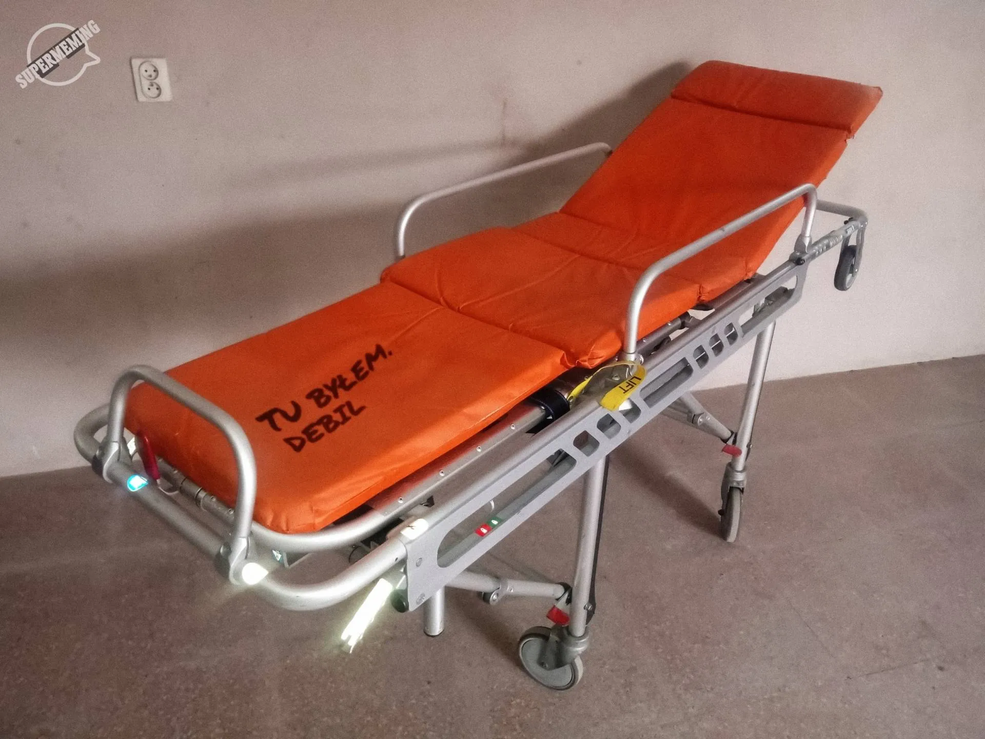 Tu był