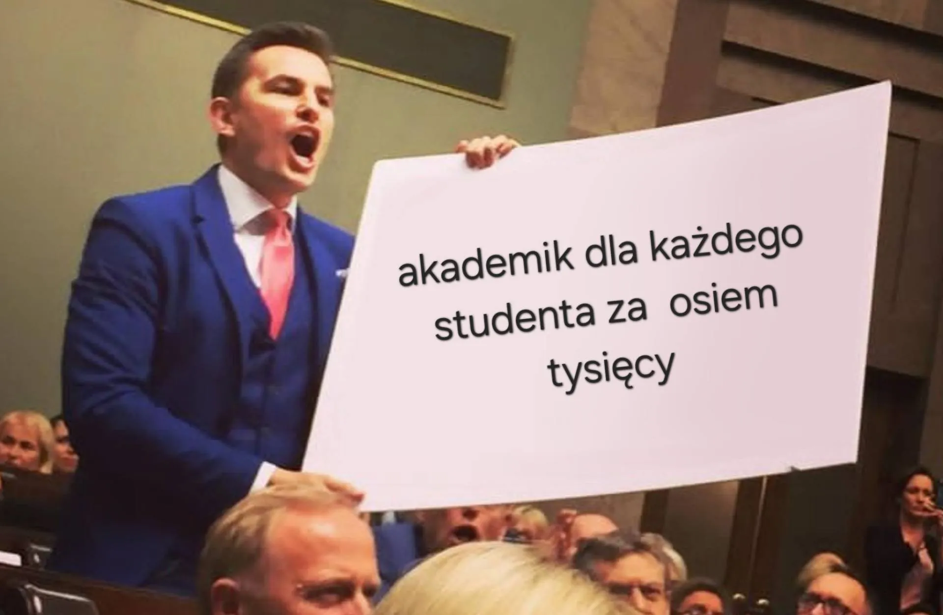 Akademik za 8 tys.