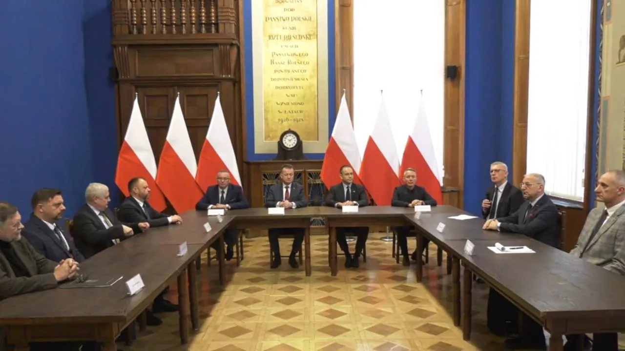 „Bądźmy razem dla bezpieczeństwa Rzeczpospolitej”. Nawrocki zorganizował konsultacje z wybitnymi specjalistami