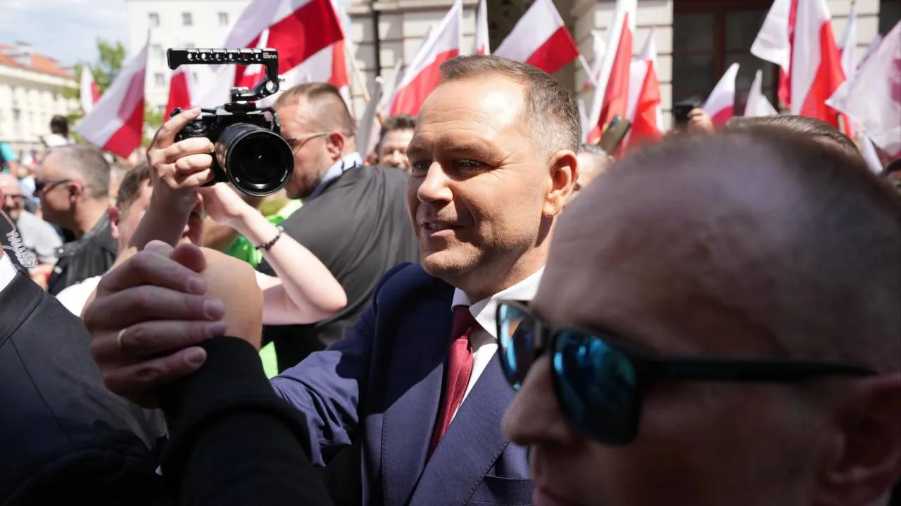 Karol Nawrocki na marszu