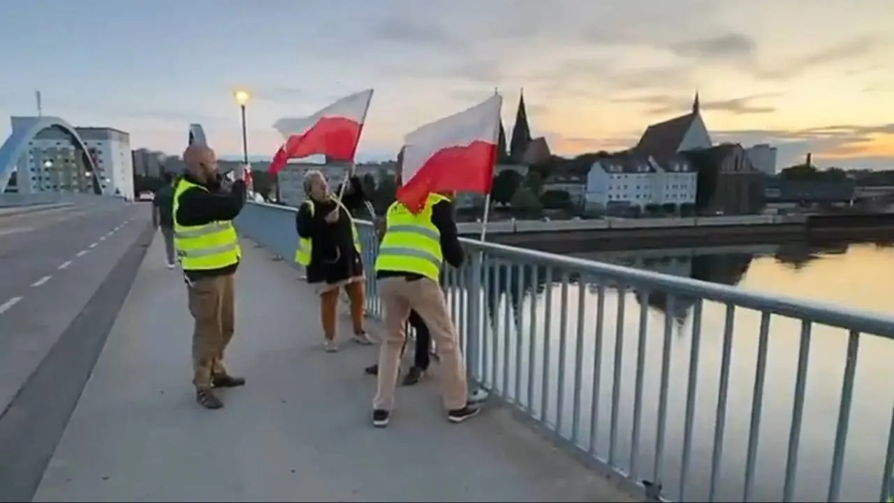 Ruch Obrony Granic na moście w Słubicach Ruch Obrony Granic na moście w Słubicach