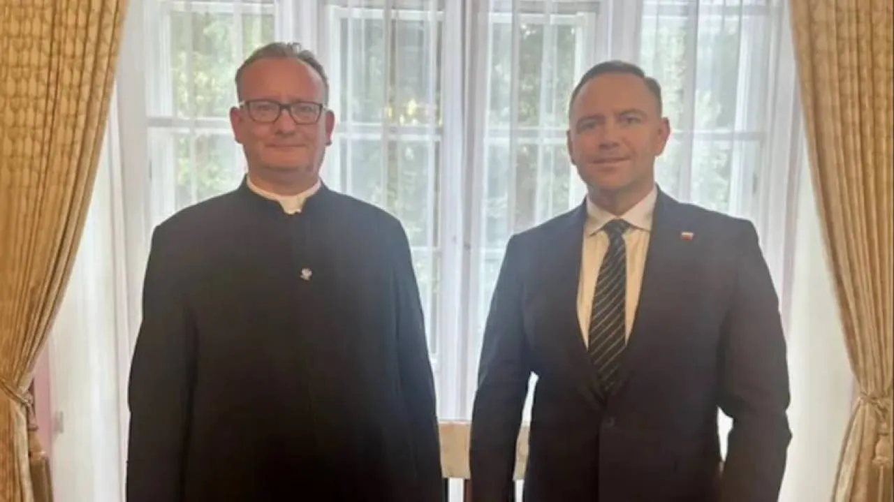 Ks. Jarosław Wąsowicz w Gazecie Polskiej: Bóg nas ocalił. Polski mogło nie być