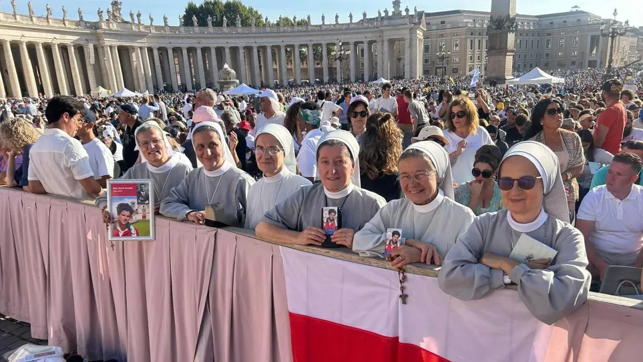 Papież Leon XIV ogłosi nowych świętych. Do Watykanu przybyły dziesiątki tysięcy osób