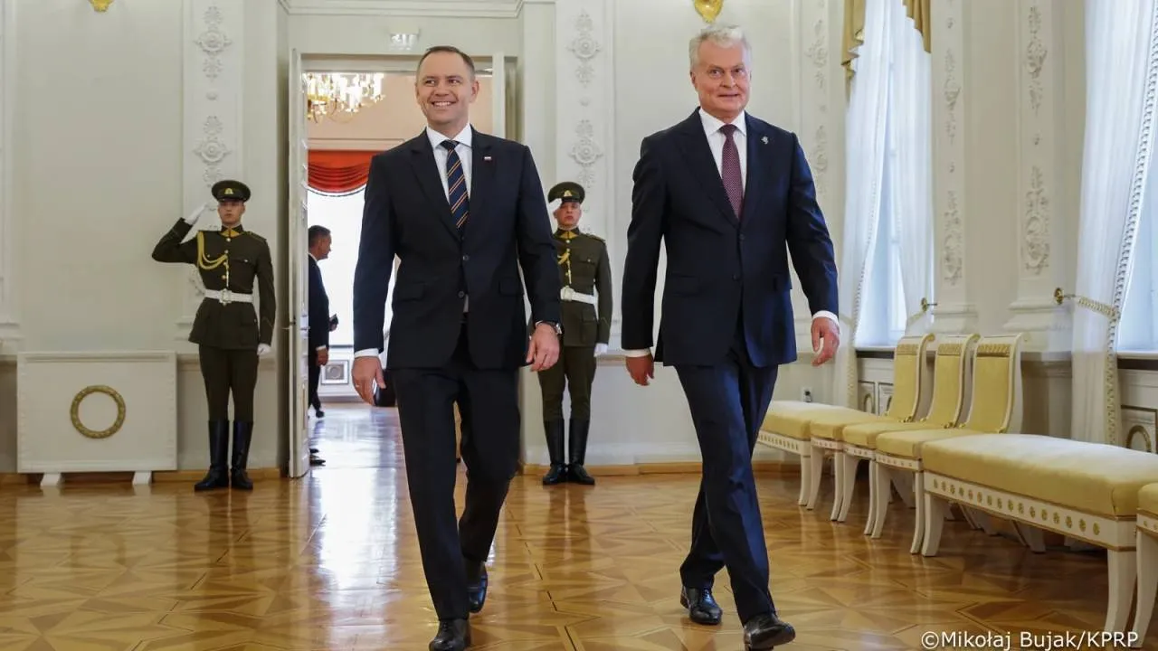 Przełomowa deklaracja prezydenta Nawrockiego na Litwie. "Polska jest odpowiedzialna za cały region" [ZDJĘCIA]