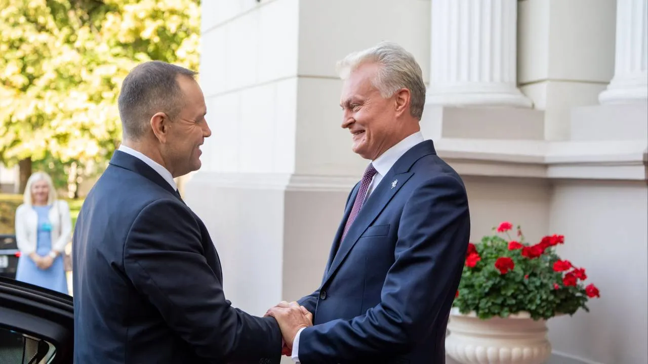 Tak Nauseda powitał Karola Nawrockiego w Wilnie. "Świadczy o wyjątkowej więzi..." [WIDEO]