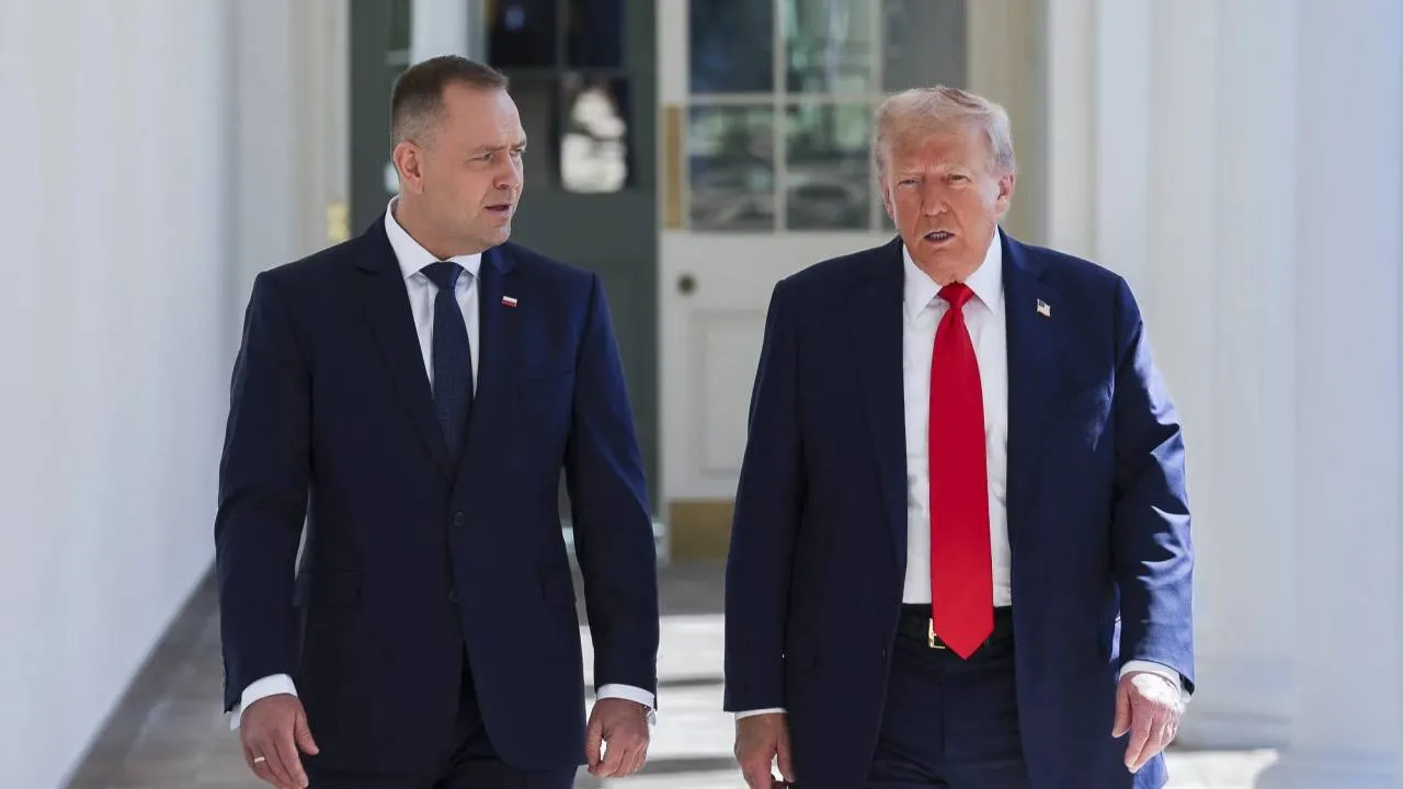Trwa rozmowa Trump-Nawrocki. "Biały Dom śledzi doniesienia z Polski"