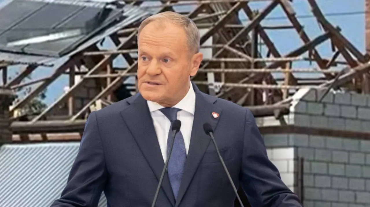 Dom zrujnowany po uderzeniu rakiety. Opozycja reaguje na wpis premiera. "Jest pan bezczelny"