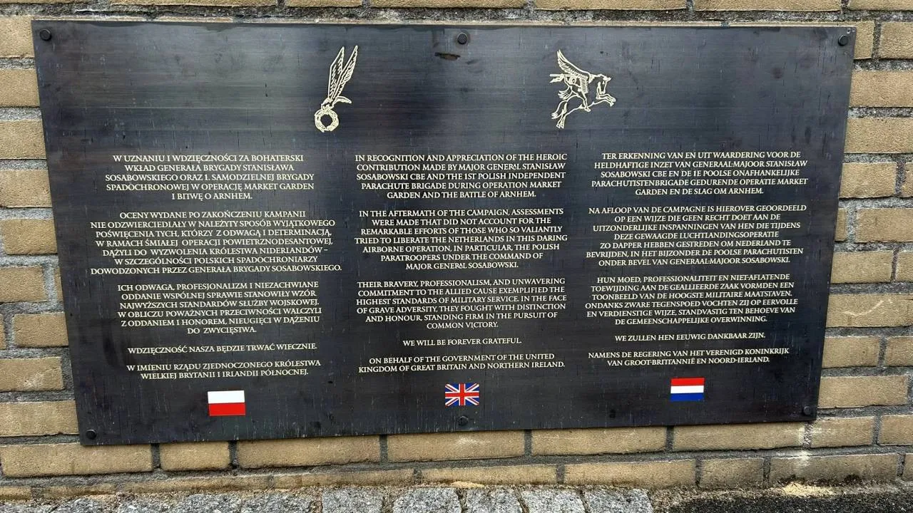 Rehabilitacja po latach. W Holandii odsłonięto nową tablicę poświęconą polskim bohaterom
