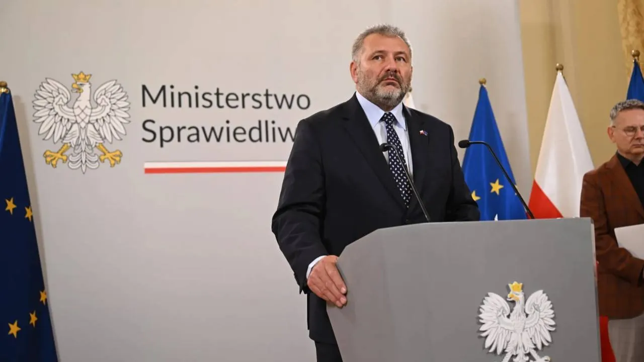 Kuriozalny raport! Minister Żurek: w latach 2015-23 w Polsce budowano system autorytarny