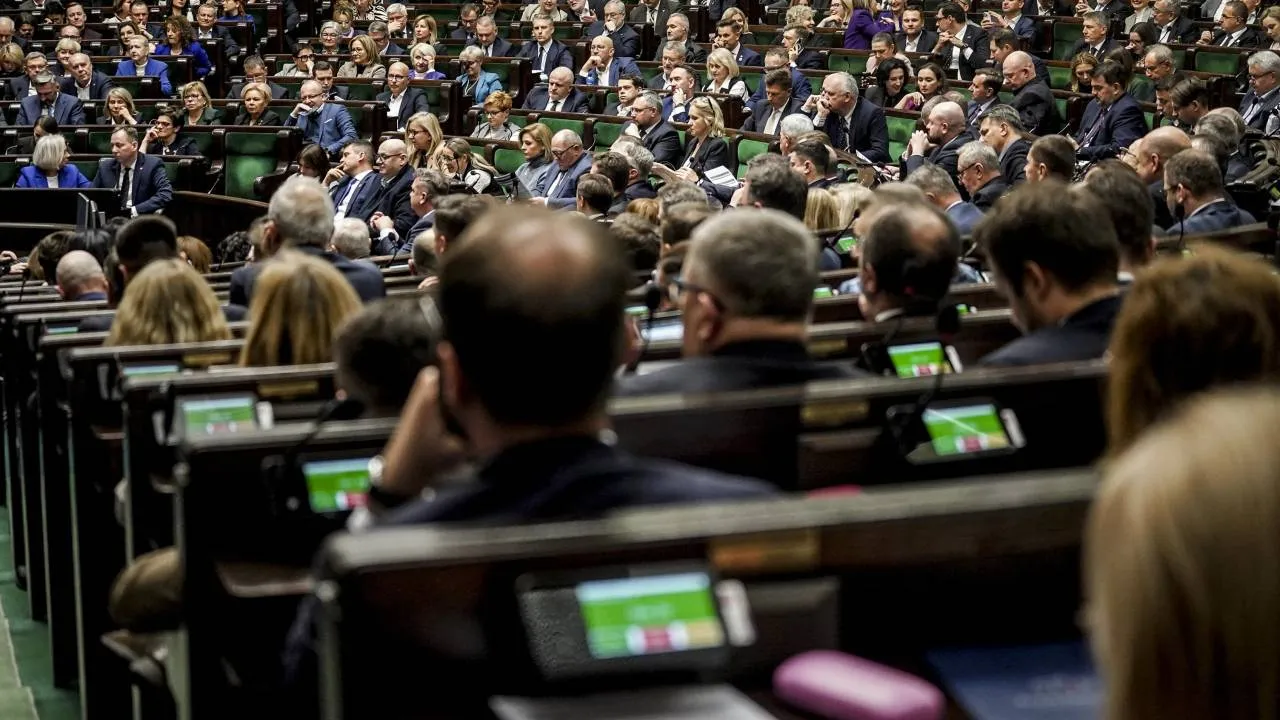 PiS z największym poparciem Polaków. Potwierdza to kolejny SONDAŻ!