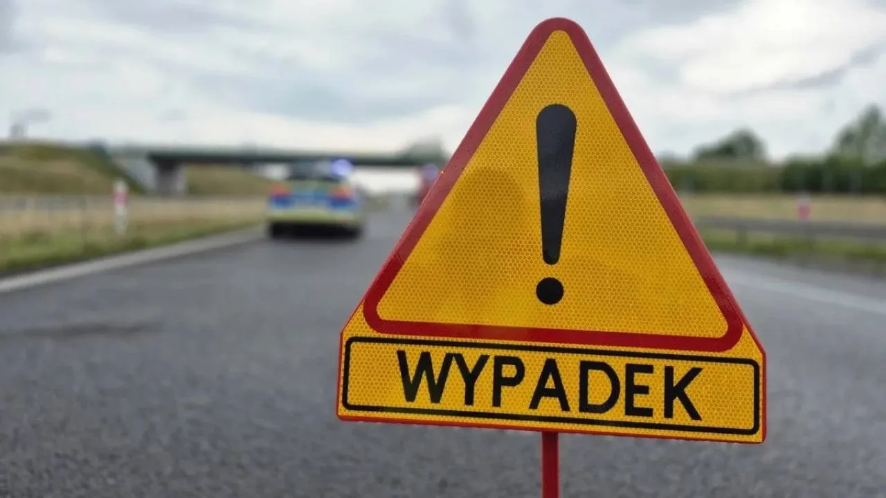 Auto kontra bus szkolny. Dzieci trafiły do szpitala