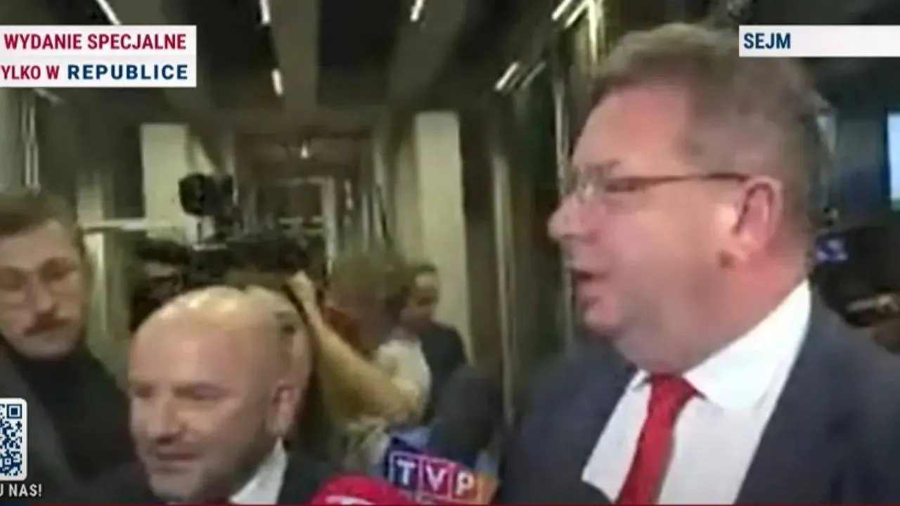 Posłowie mają zablokowany wstęp do budynku komisji