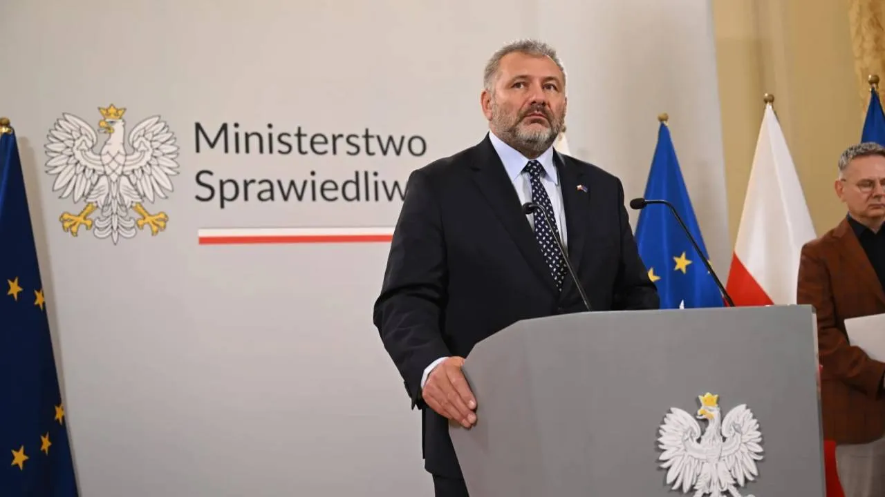 Żurek zawiesił sędziego Iwańca. Za orzeczenia i "niezliczone wpisy". W środowisku prawniczym zawrzało