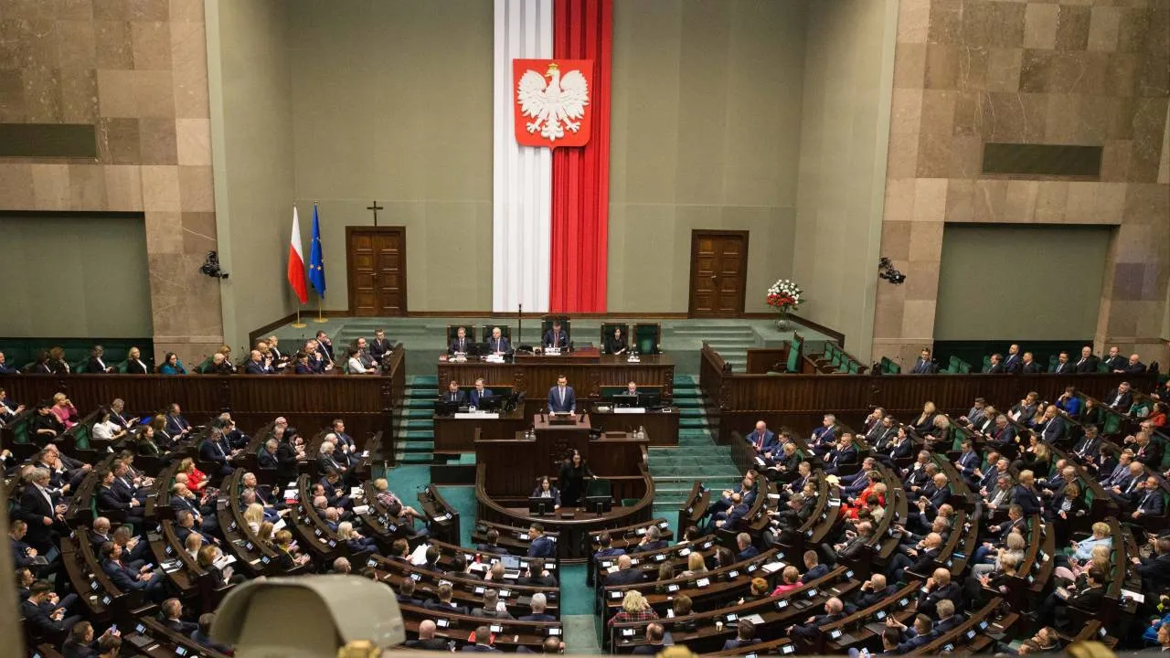 W Sejmie bez PSL i Polski 2050. Pokazano nowy sondaż - Tusk tylko z jednym koalicjantem