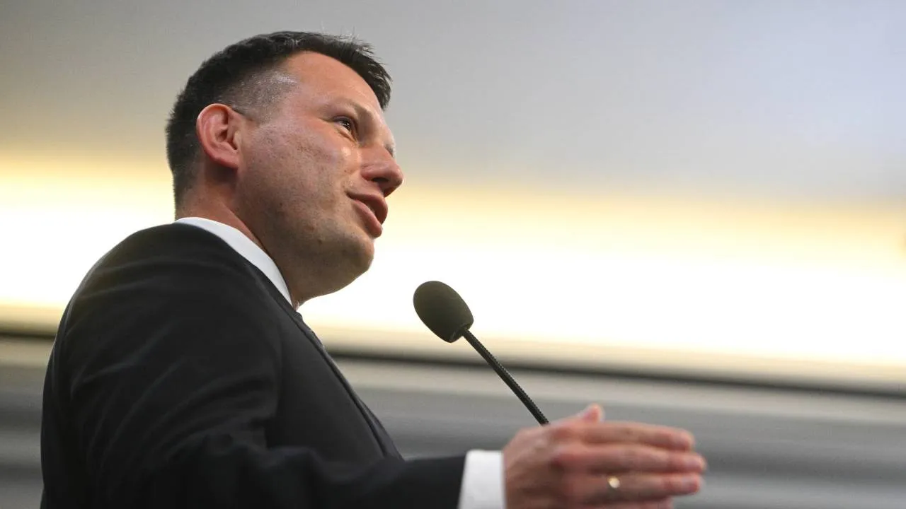 System kaucyjny "dziełem rządu Morawieckiego"? Szybko zweryfikowano rewelacje Mentzena [ZOBACZ]