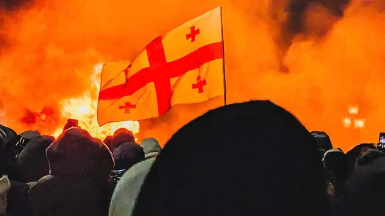 Gruzini znów na ulicach. Policja użyła armatek wodnych