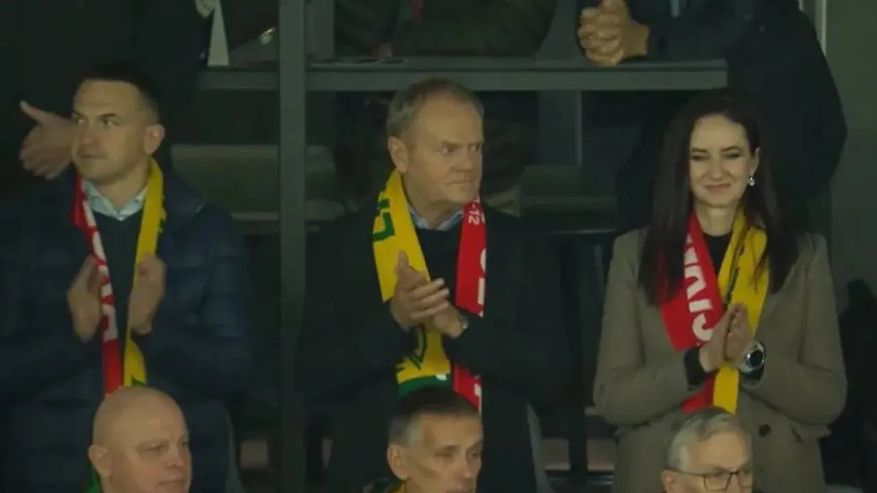Donald Tusk pojawił się na meczu Litwa - Polska Donald Tusk pojawił się na meczu Litwa - Polska