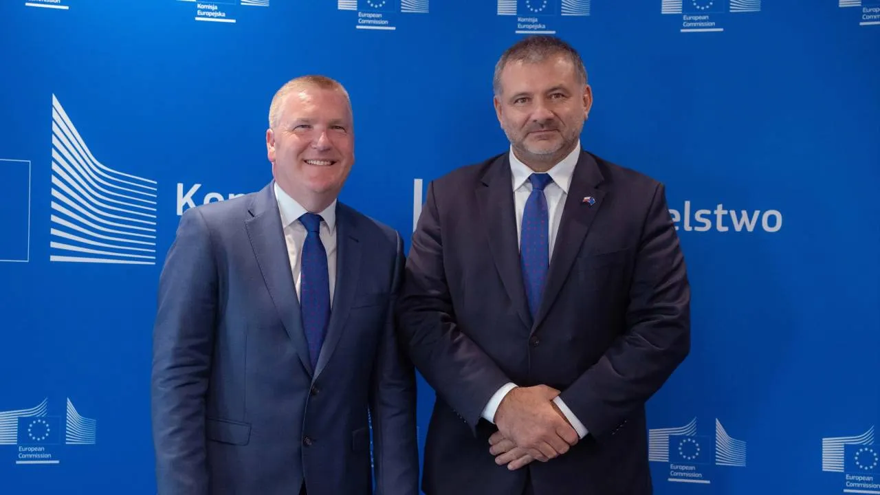 Doradca prezydenta: "UE szykuje budżetowy bicz". Unijny komisarz zachęca rząd w Warszawie do bezprawia