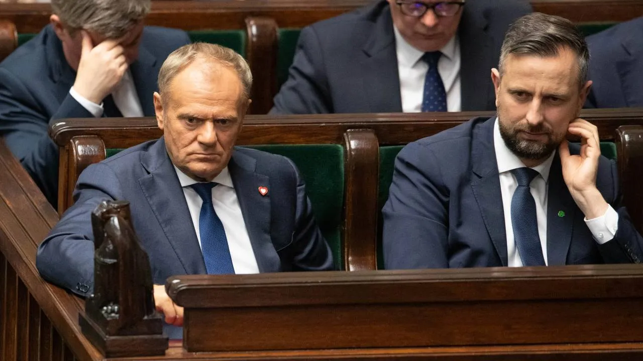 Ten rząd stoi na jednym absurdzie i kłamstwie. Propaganda lepsza od Gierka – mówi poseł Marek Jakubiak