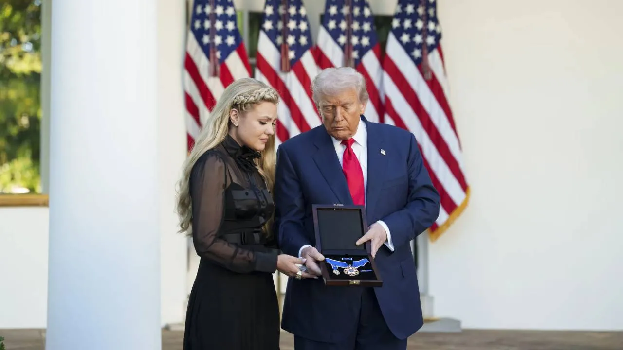 Trump wyróżnił Charliego Kirka najwyższym cywilnym odznaczeniem w USA. "Najlepszy prezent urodzinowy"