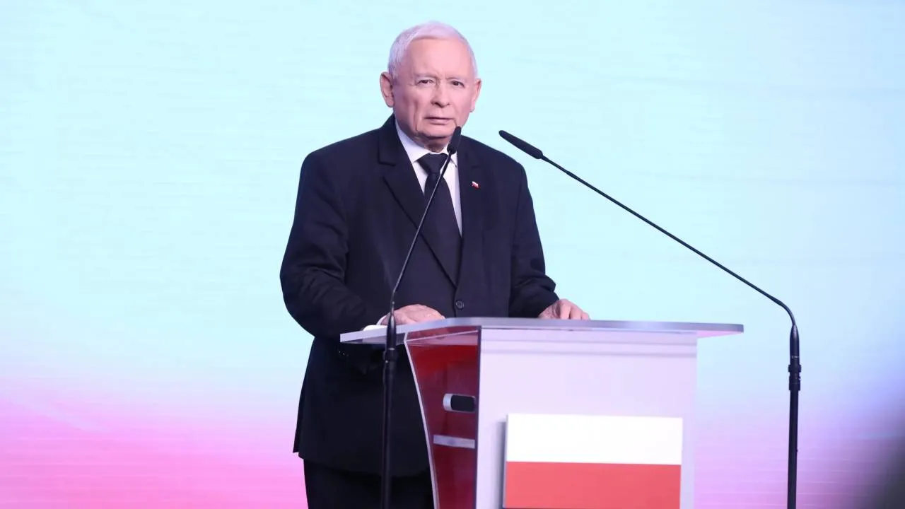 Projekt PSL i Lewicy. Prezes PiS wprost: "Zastąpienie tradycyjnego małżeństwa pseudozwiązkami"