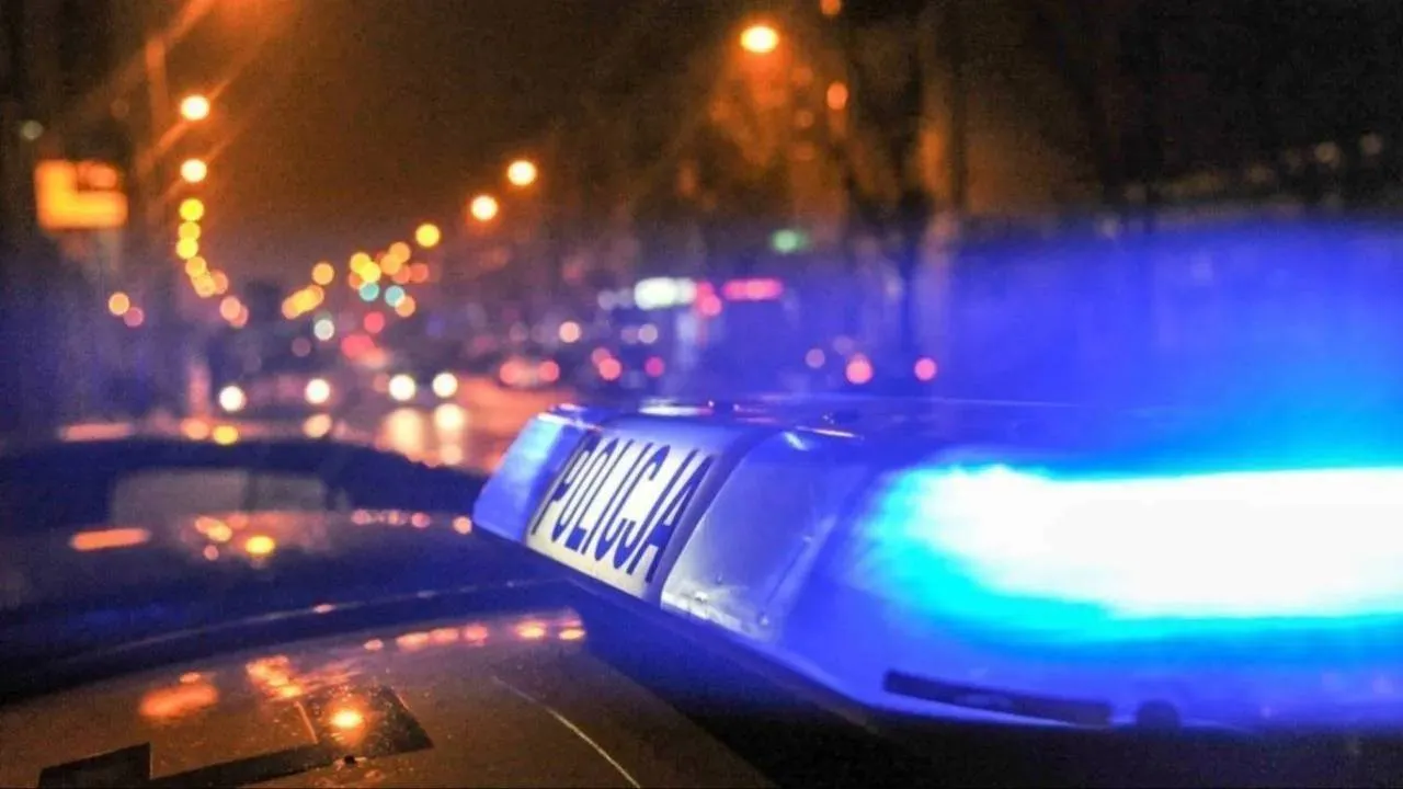 Nocny wypadek radiowozu w Warszawie. Czterech policjantów w szpitalu