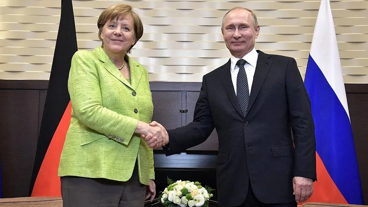 Jak Merkel otworzyła Putinowi drogę do wojny. Grochmalski o destrukcyjnej osi Berlin–Moskwa