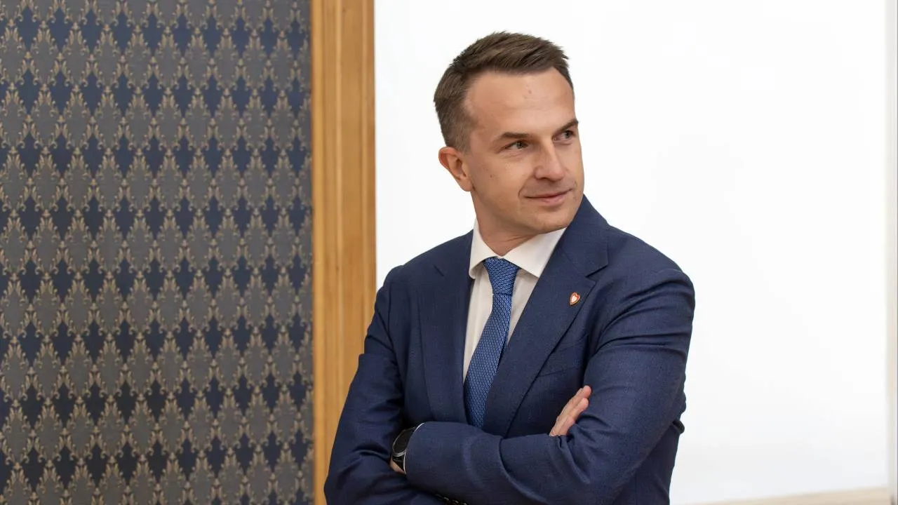 Dziennikarz TVN24 kontra Szłapka. Rzecznik rządu "dostał baty" na własnym podwórku!