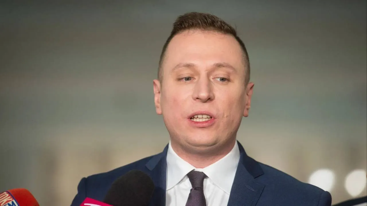 Brejza chciał dopiec Wosiowi i pisze o... „puszczających zwieraczach”. „Język sprowadzili do rynsztoka”