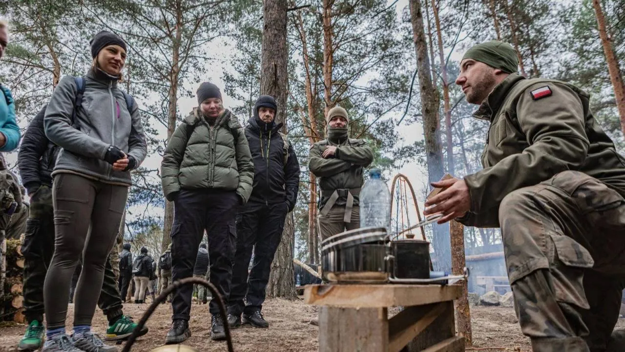 Zapowiadali powszechne szkolenia wojskowe. Po ponad pół roku powstał dopiero zespół opracowujący program