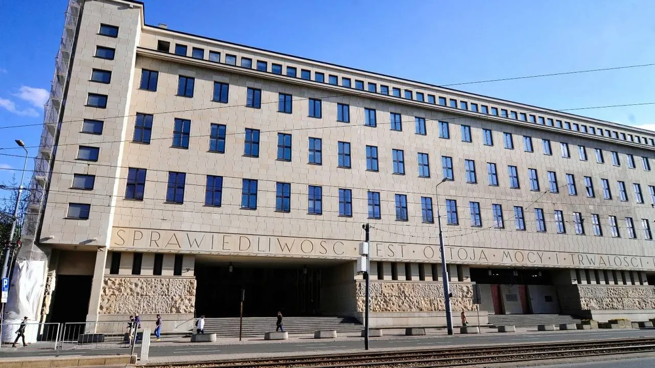 Brzydko się bawią w sądzie. Podali w komunikacie nieprawdę - nic jednak nie zmienili, choć już znają fakty
