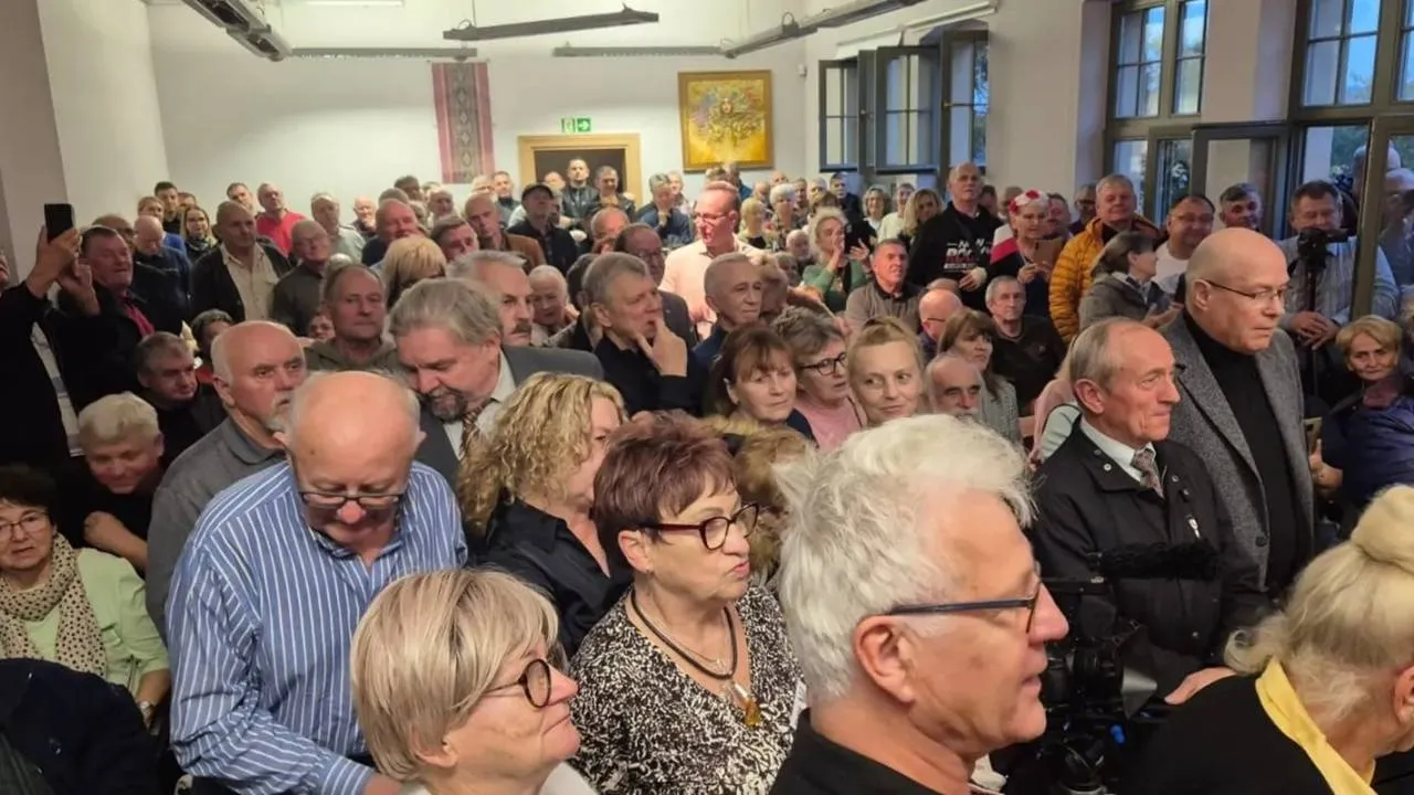 Tłumy na spotkaniu inaugurującym działalność Klubu Gazety Polskiej w Iławie [ZDJĘCIA]