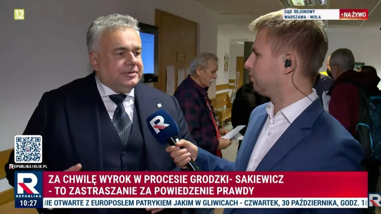 Tomasz Sakiewicz przed rozprawą sądową Tomasz Sakiewicz przed rozprawą sądową