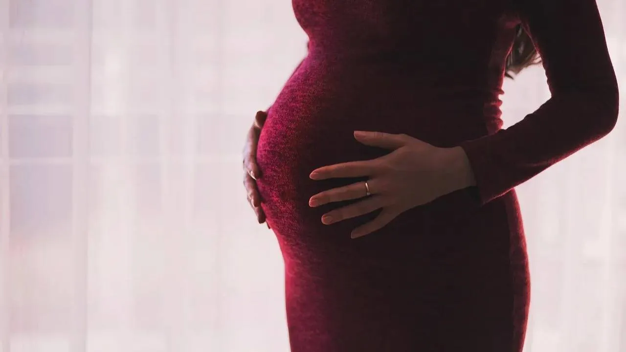 Jak PiS chce walczyć z demograficzną zapaścią? Waloryzacja 800 Plus i bon na 100 tys. złotych