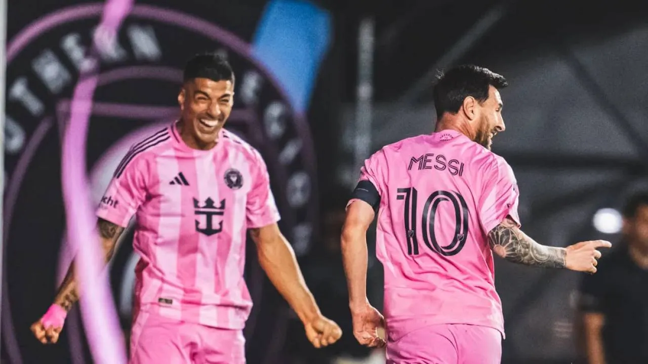 Leo Messi nie przestaje zachwycać. Genialny piłkarz z dubletem w play-off [WIDEO]