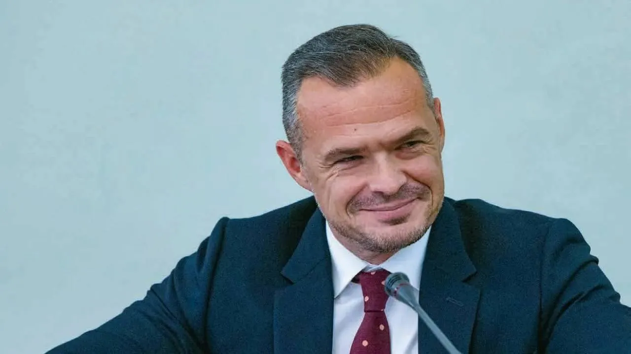 Dziesiątki milionów z PKP, kontrakty z prokuratury, policji, Straży Granicznej. Jak zarabia Sławomir Nowak