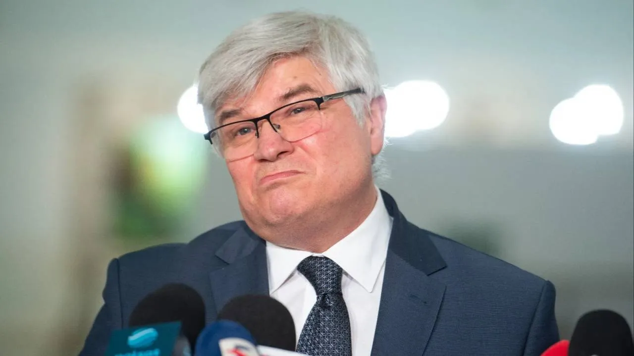 "Ta działka nie jest warta 400 mln złotych". Horała punktuje Laska: "Nie wykonał prostego działania"