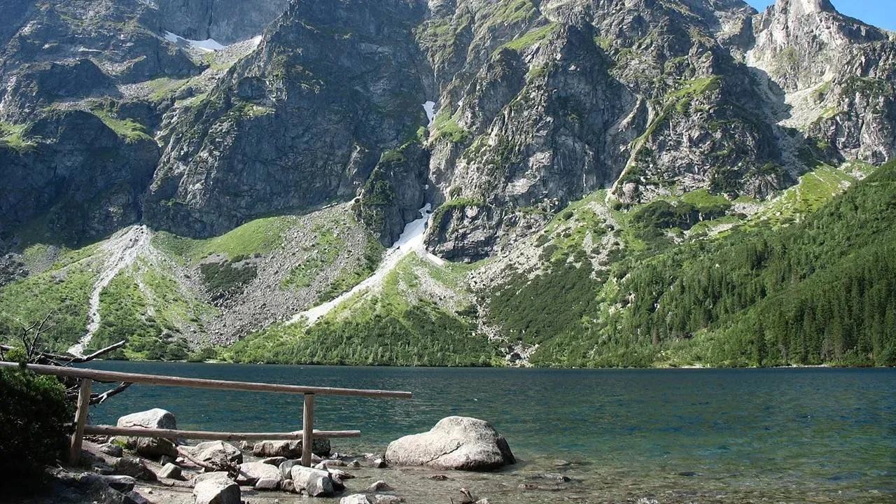 Tatry: Drzewo zablokowało szlak do Morskiego Oka