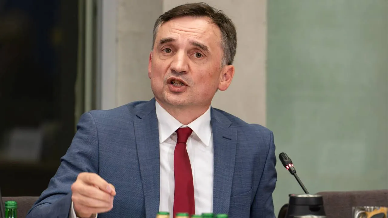 Żurek chce aresztowania Ziobry, politycy KO w gotowości. Efekt? Wniosek uznano za "formalnie poprawny"