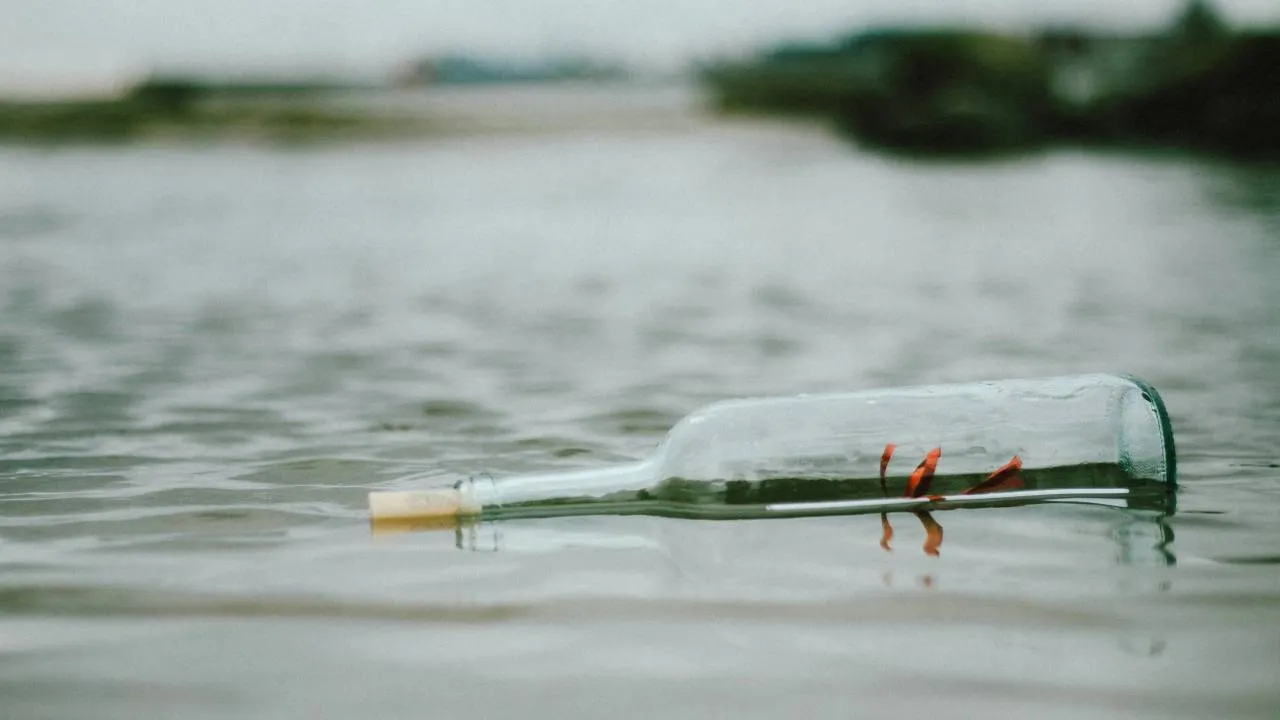 „Niech znalazca ma się tak dobrze, jak my w tej chwili”. Na plaży znaleziono list sprzed 100 lat