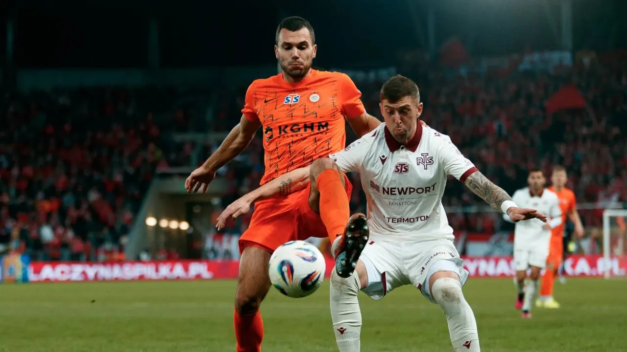 Kosztowny błąd Gikiewicza. Widzew, Raków i Lechia grają dalej w Pucharze Polski