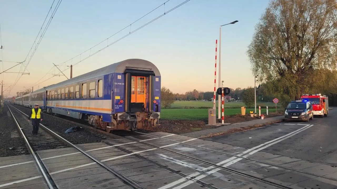 Tragedia na przejeździe kolejowym. Nie żyje mężczyzna