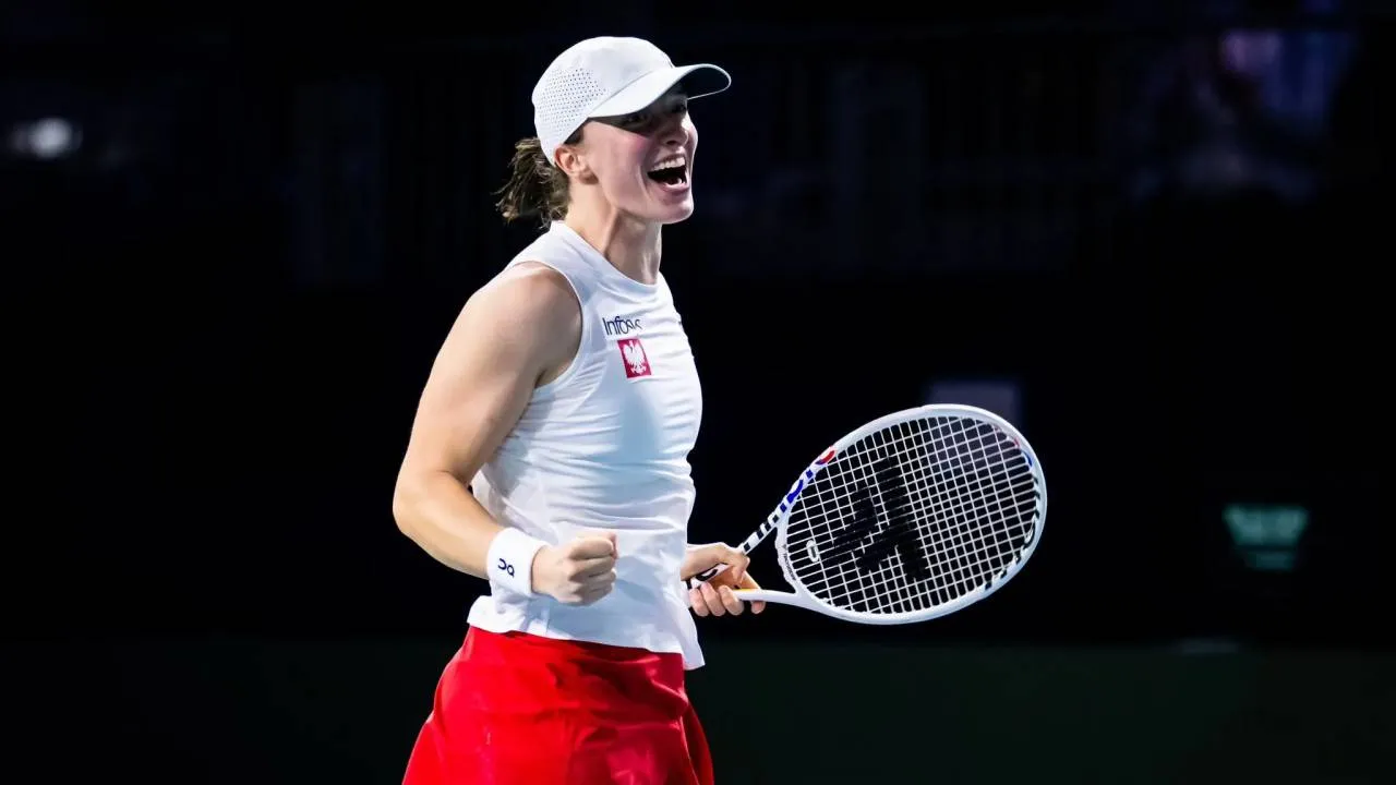 Zdjęcie z Igą Świątek robi furorę w sieci. Polka w olśniewającej kreacji przed WTA Finals