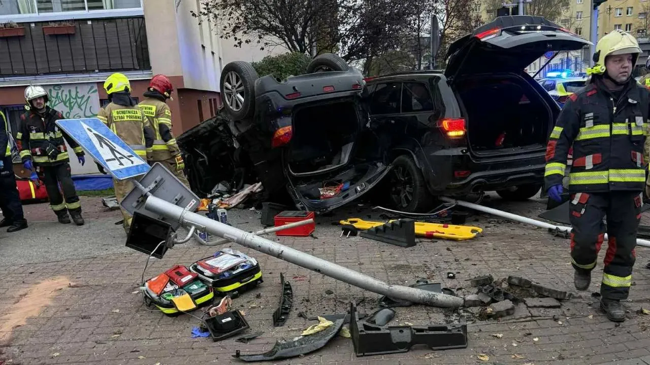 Groźny wypadek w Pruszkowie. 9 osób rannych, w tym 2 dzieci