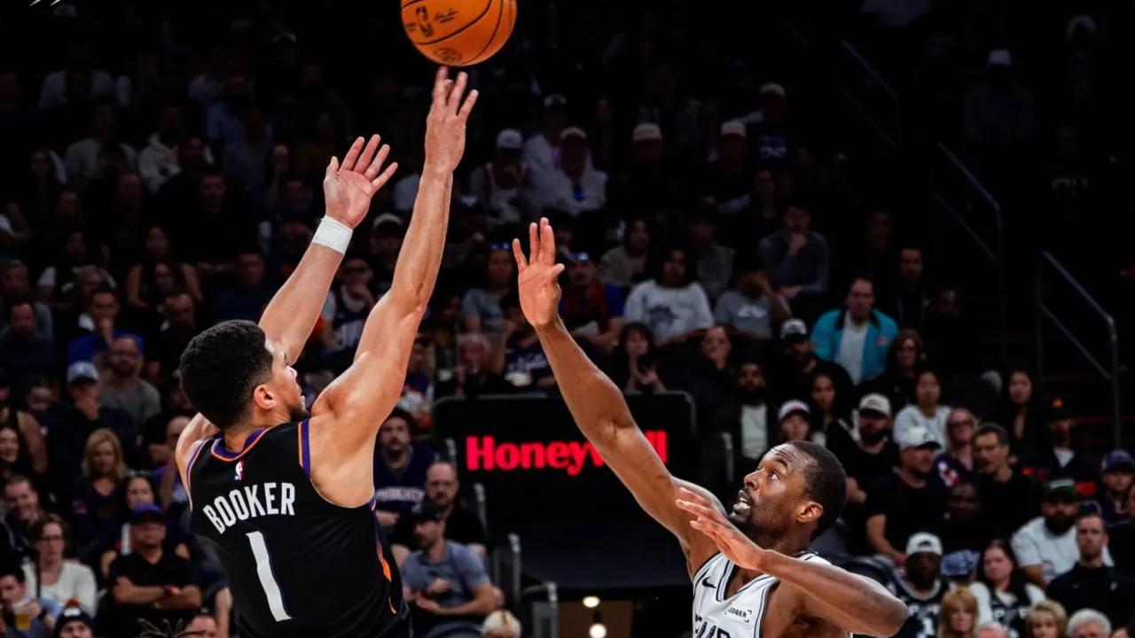 Wspaniała seria San Antonio Spurs przerwana. Drużyna Sochana nie dała rady Suns