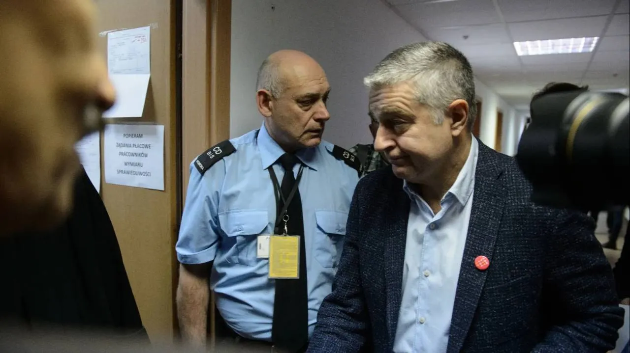 Jest decyzja sądu ws. Frasyniuka. Nazwał żołnierzy "watahą psów", został uniewinniony!