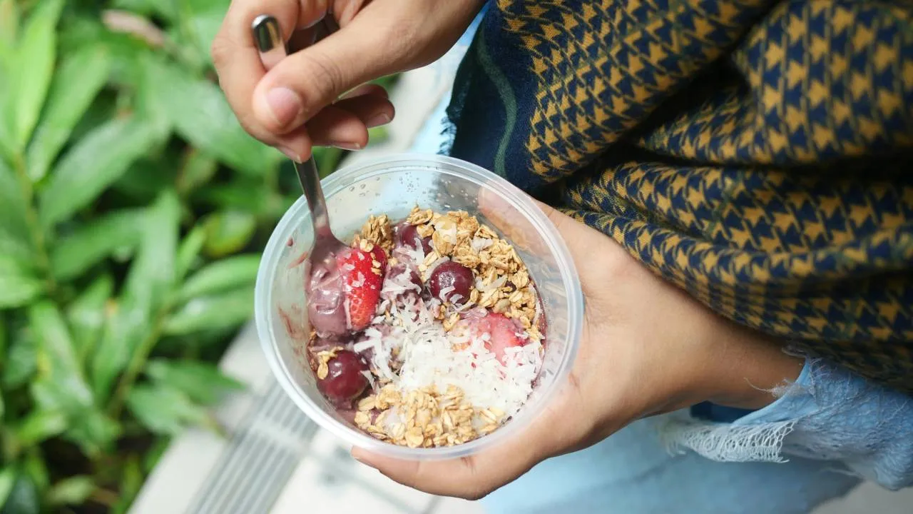 Pełno go w jogurtach, deserach czy serkach. Eksperci: niszczy jelita i powoduje cukrzycę