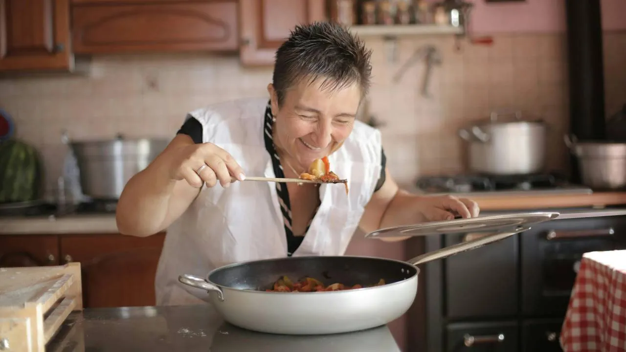 Ratowała Polaków w trudnych czasach. Zupa, która najlepiej smakuje odgrzana na drugi dzień